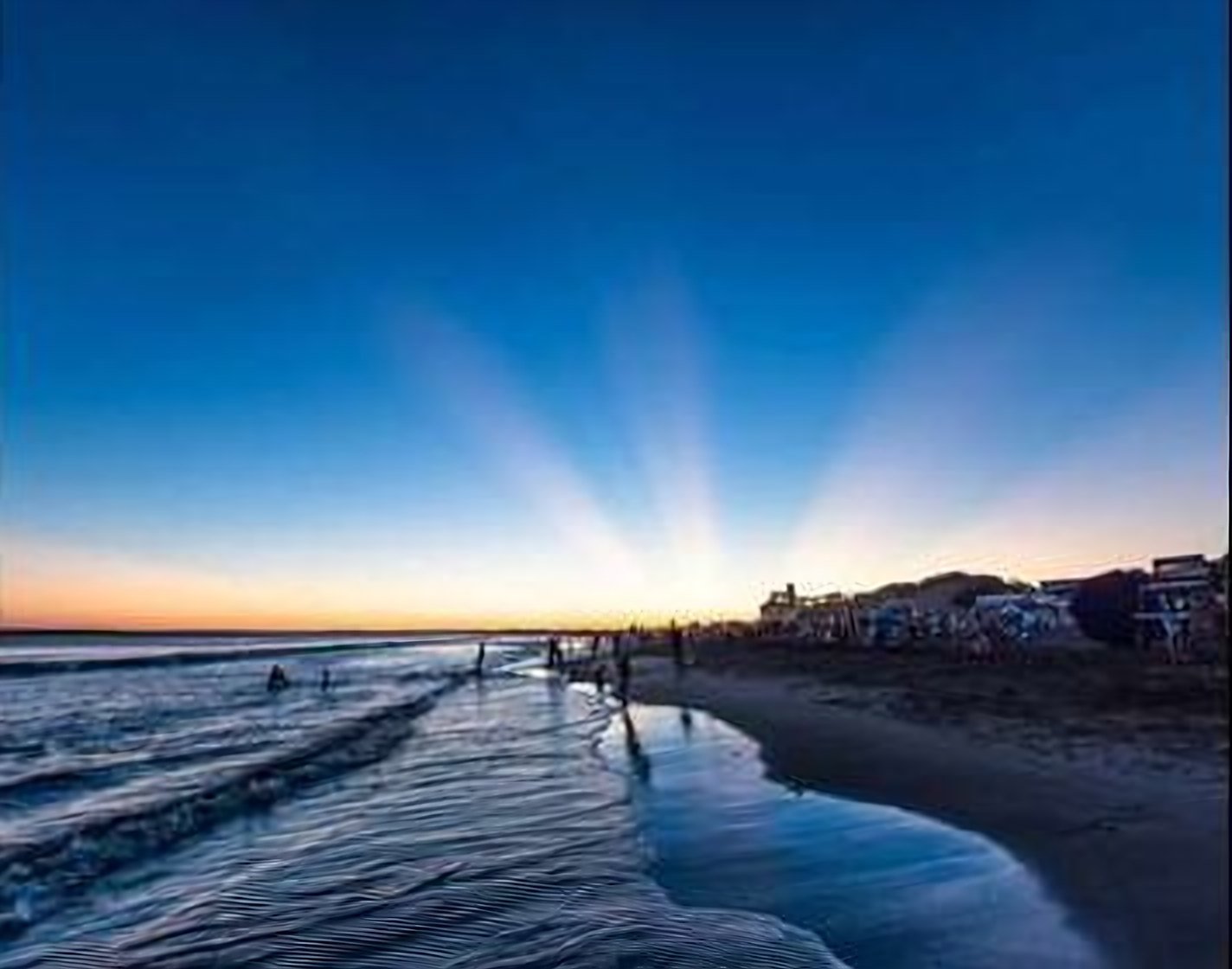 Atardecer sobre la costa de Quequén